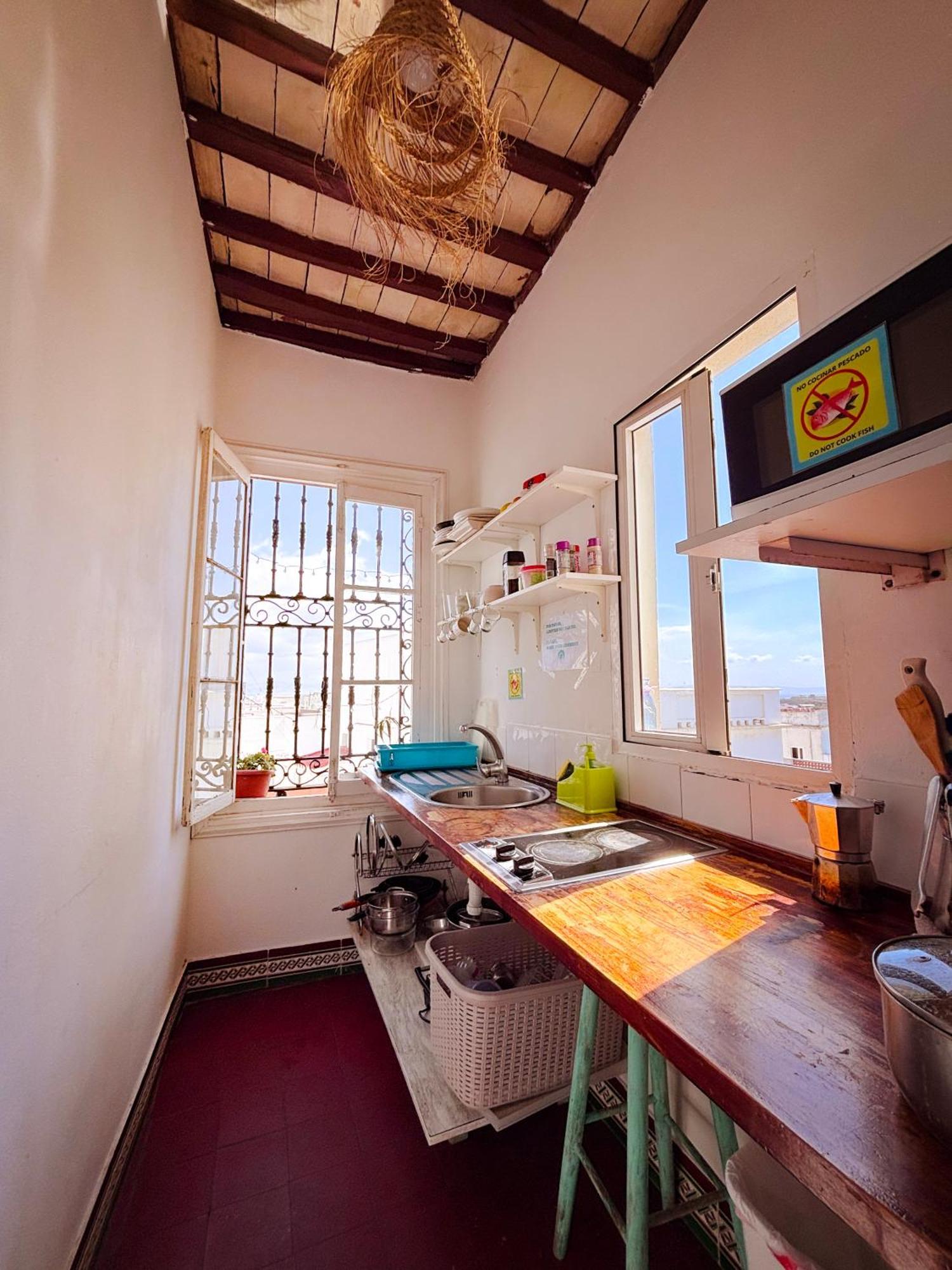 Lion Hostel By Kitesurf Tarifa Luaran gambar